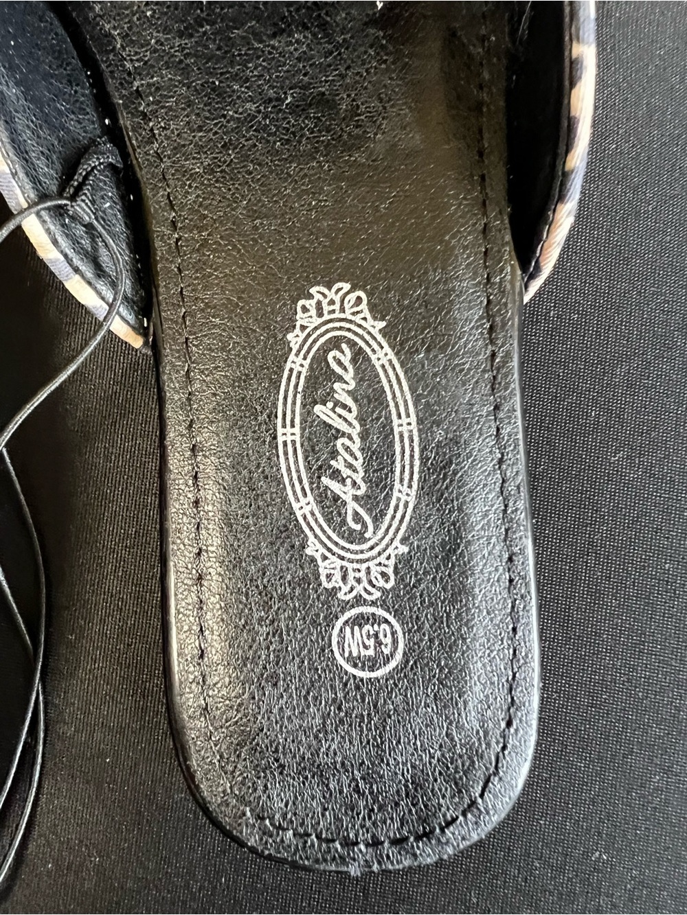ATALINA EMBELLISHED LEOPARD PRINT JEWELED SLIDE-ON SLIPPERS. SIZE 6.5 WIDE
NWOT - Picture 4 of 7